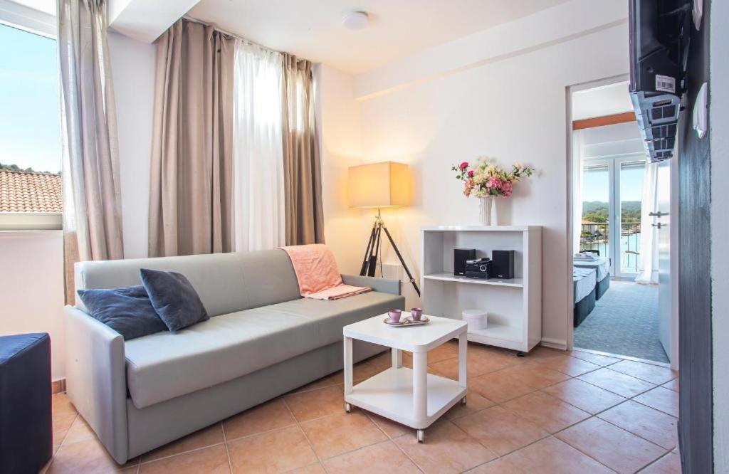Hotel Λομπάρδα Εξωτερικό φωτογραφία