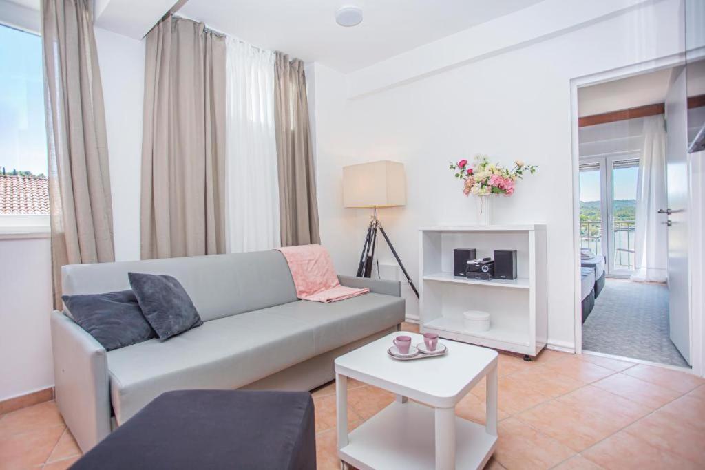 Hotel Λομπάρδα Εξωτερικό φωτογραφία
